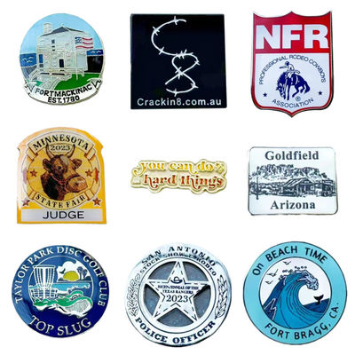 comprar Pins de lapel de esmalte duro personalizados com logotipo personalizado para marca corporativa online manufacture