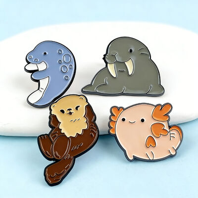 comprar Alfinetes de lapela metálica de ouro personalizados com esmalte macio/duro da China para chapéus e roupas. online manufacture