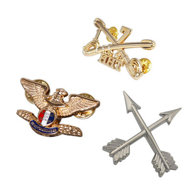 Souvenir de alta qualidade Logotipo personalizado Metal Hard Enamel Badge Moda Camisa Decorativa Lapel Pins para Roupas