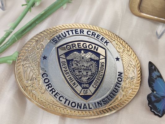 Bom preço. Fivela de cinto personalizada em liga de zinco para homens com logotipo 3-3,5 polegadas on-line