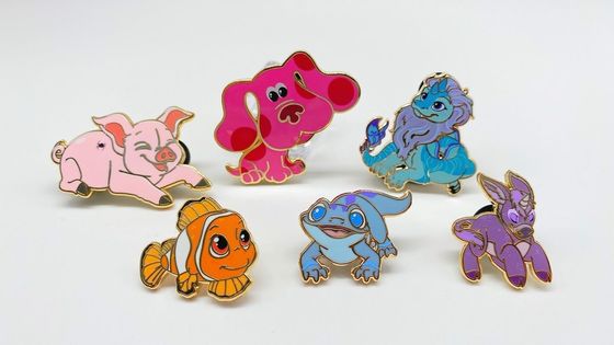 Pins de lapel de esmalte personalizado vermelho Não há pinos de metal de zinco mínimos Logotipo de pinos de metal personalizados