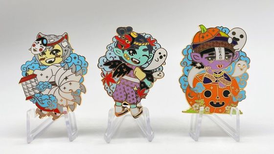 Bom preço. Pins de lapel de esmalte macio personalizados com material de liga de zinco e opções de design 2D / 3D on-line