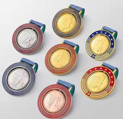 Europa e América do Norte Medalha de metal com desenho regional sem troféus mínimos e processo de estampagem por impressão