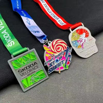 Medalha esportiva personalizada de esmalte macio de dois lados com fita personalizada para eventos de corrida