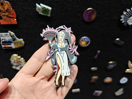 Pins de lapela personalizados para identificação organizacional - opções de design 2D/3D