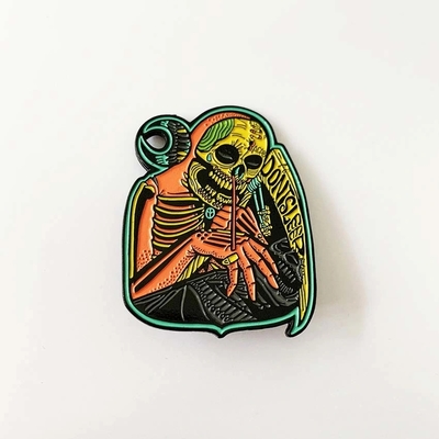 Pin de esmalte macio/duro personalizado de alta qualidade da fábrica, design próprio, pin de lapela equipado com embreagem borboleta