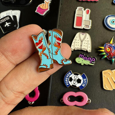 Bom preço. Autocolante de telefone de metal personalizado ️ Design de crachá de pingente de lembrança exclusivo para decoração de telefone celular on-line