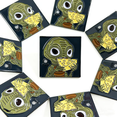 Alfinetes de lapela personalizados de 35 mm com 1,5 mm de espessura e uma amostra rápida de 5-7 dias são oferecidos no atacado.