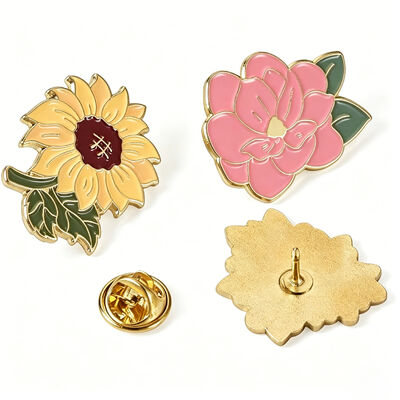 Pins de lapela metálicos de esmalte duro ou macio personalizados de venda por atacado direta de fábrica para camisetas e roupas decorativas.